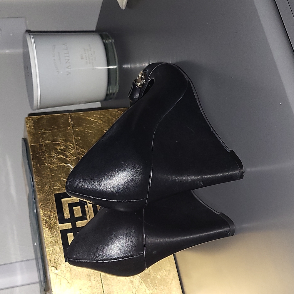 Gucci, 7, black leather wedge